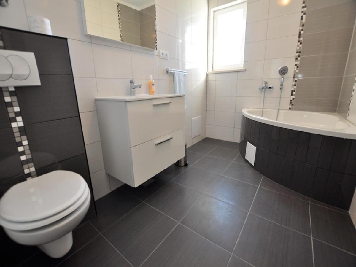 House Karlo Apartments أوميس المظهر الخارجي الصورة