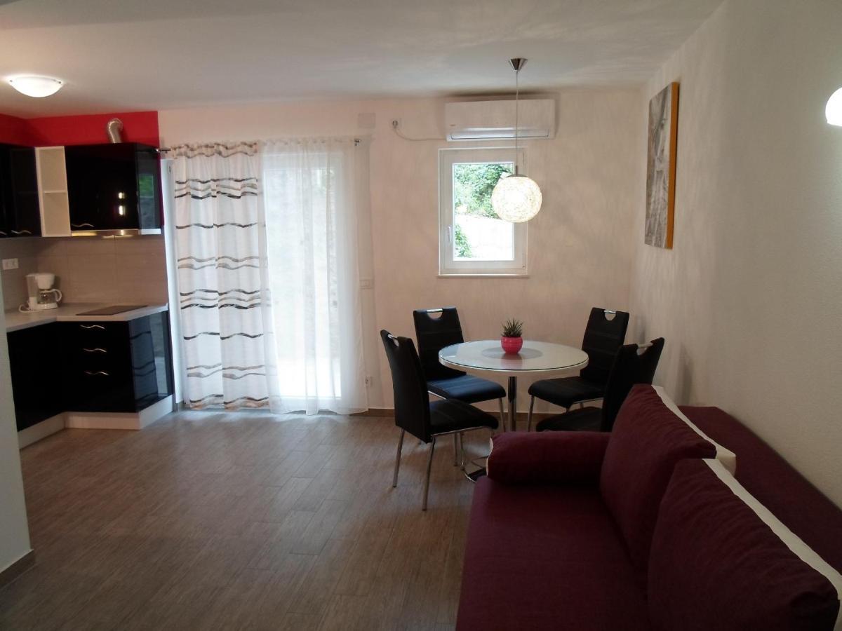 House Karlo Apartments أوميس المظهر الخارجي الصورة