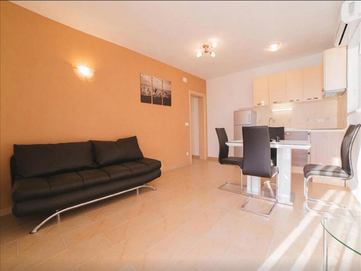 House Karlo Apartments أوميس المظهر الخارجي الصورة