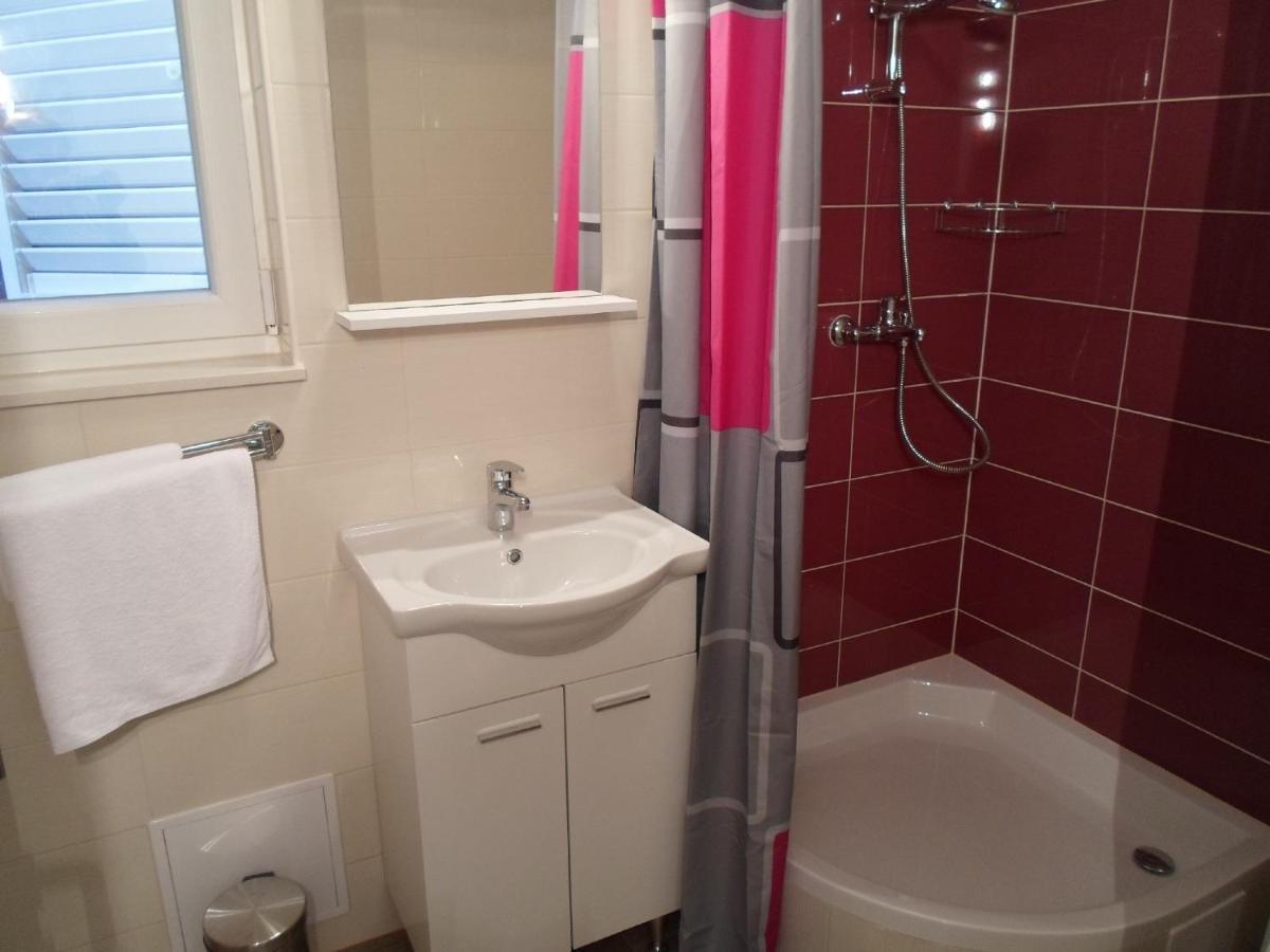 House Karlo Apartments أوميس المظهر الخارجي الصورة