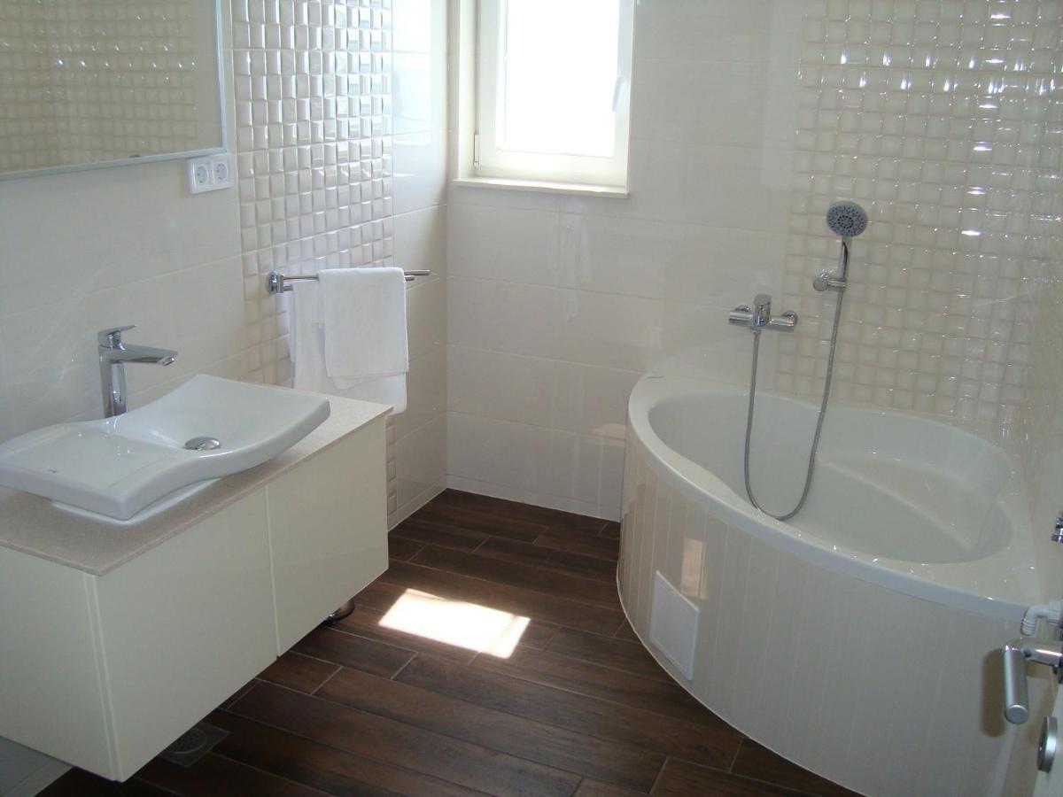 House Karlo Apartments أوميس المظهر الخارجي الصورة