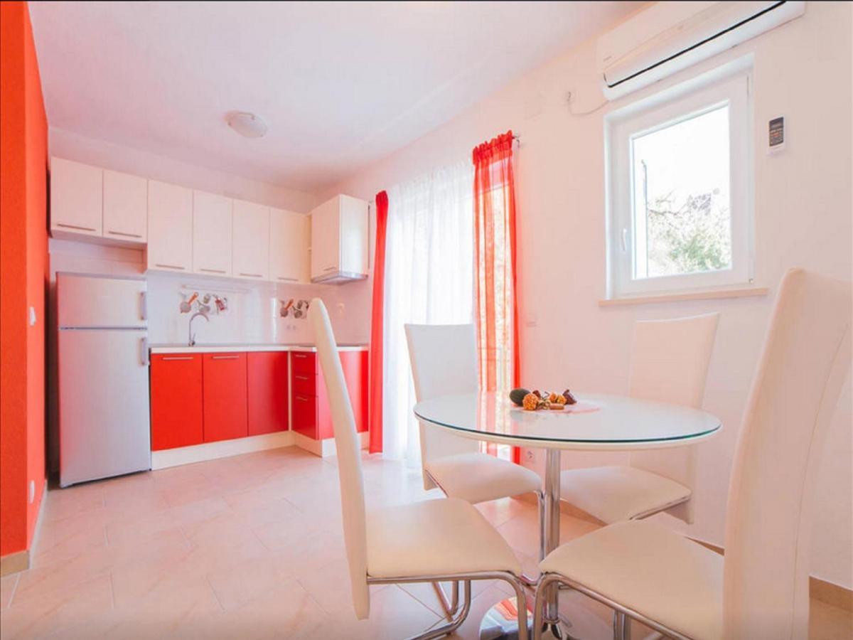 House Karlo Apartments أوميس المظهر الخارجي الصورة